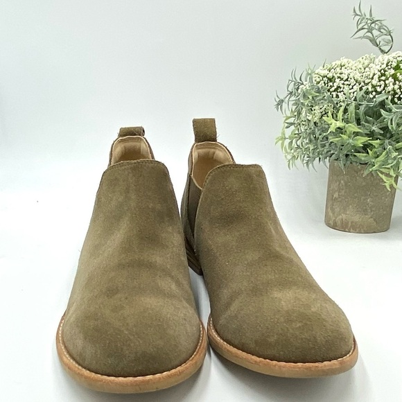 Clarks‎ Trish Chelsea Sz 9.5-M, suede upper, comfort footbed - Picture 14 of 15